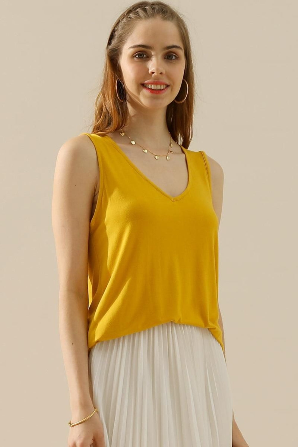 Ninexis Full Size V-Neck Curved Hem Tank